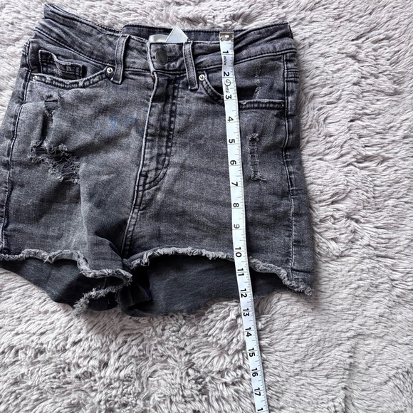 H&M faded black jean shorts size 2 - Picture 9 of 12